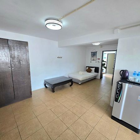 Happy 99 Guest House Patong Екстер'єр фото