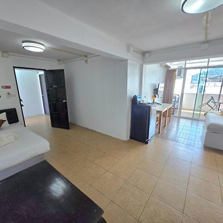Happy 99 Guest House Patong Екстер'єр фото