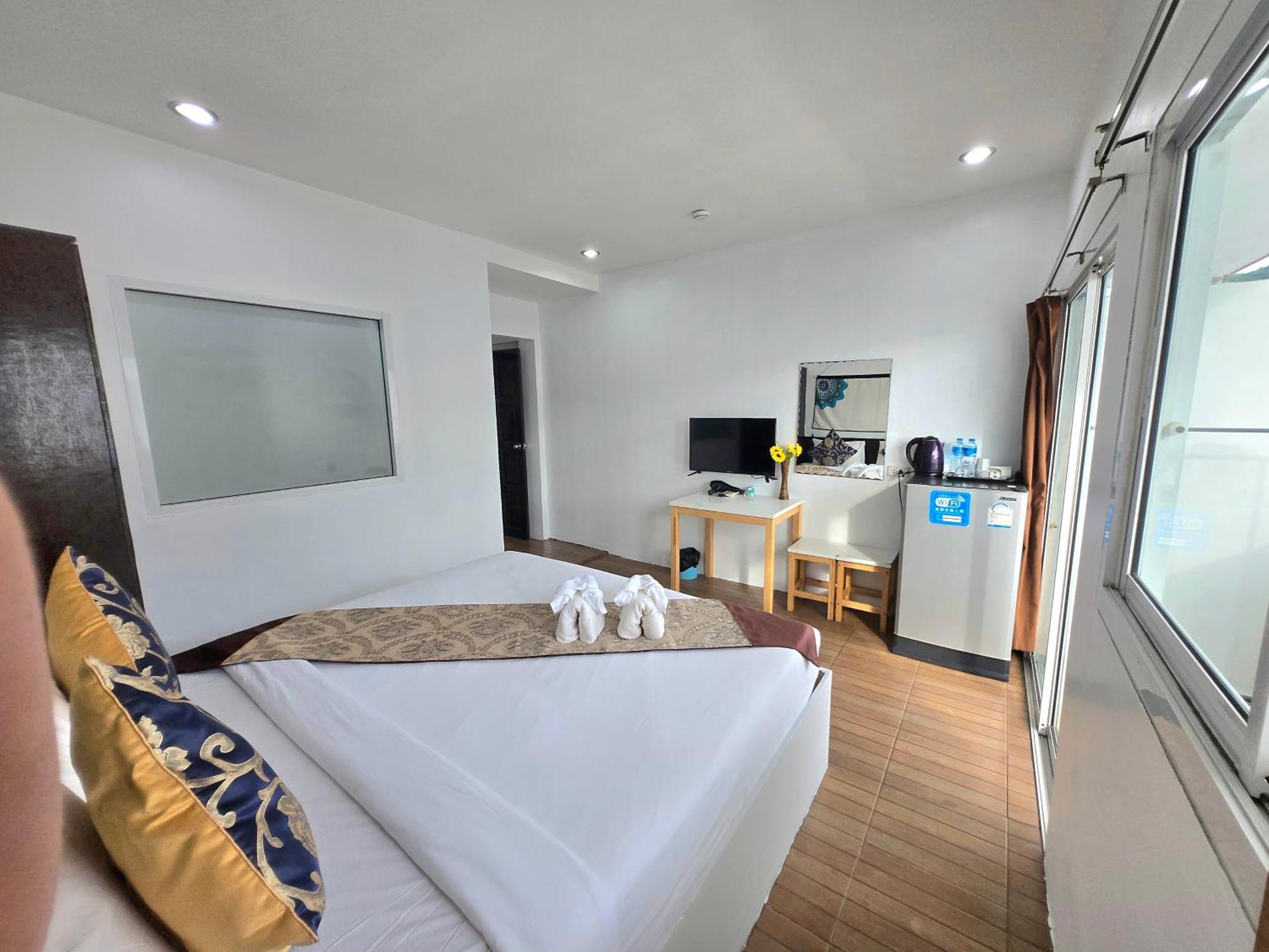 Happy 99 Guest House Patong Екстер'єр фото