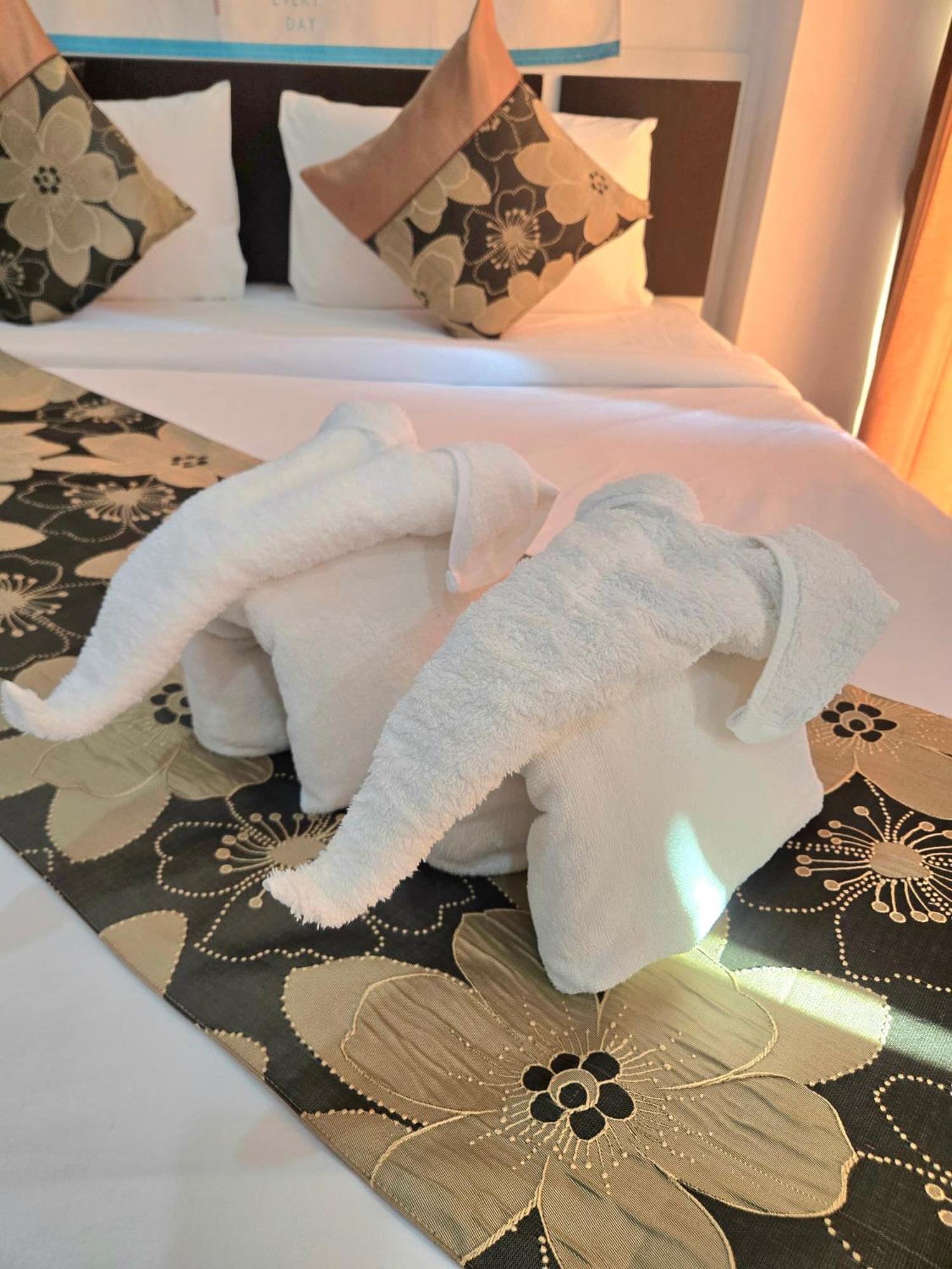 Happy 99 Guest House Patong Екстер'єр фото