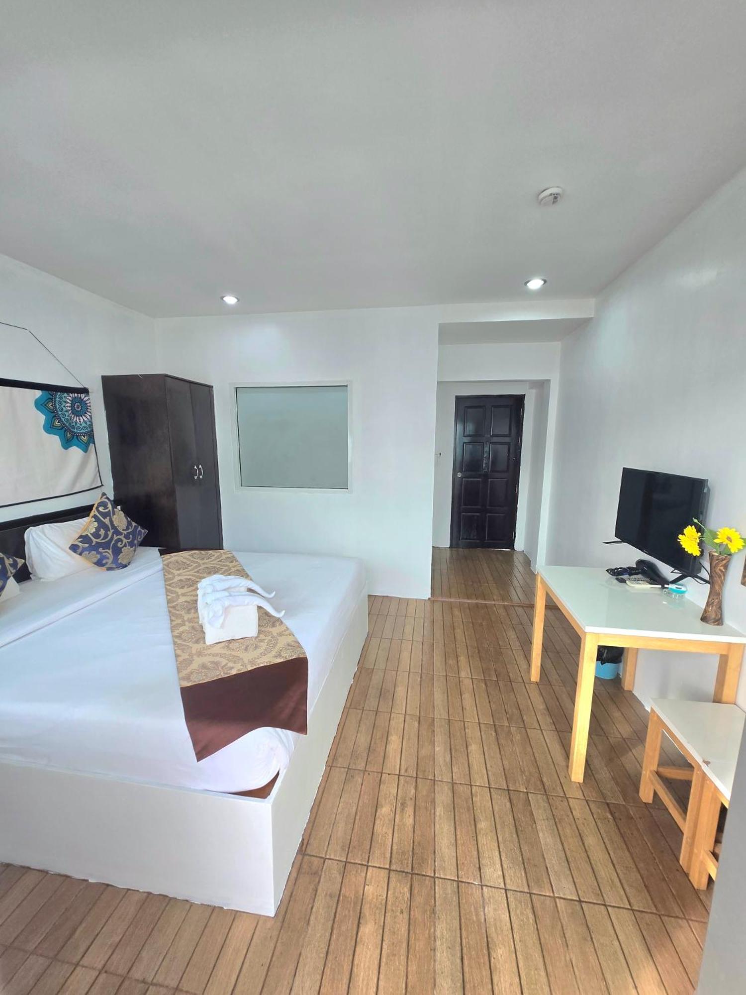 Happy 99 Guest House Patong Екстер'єр фото