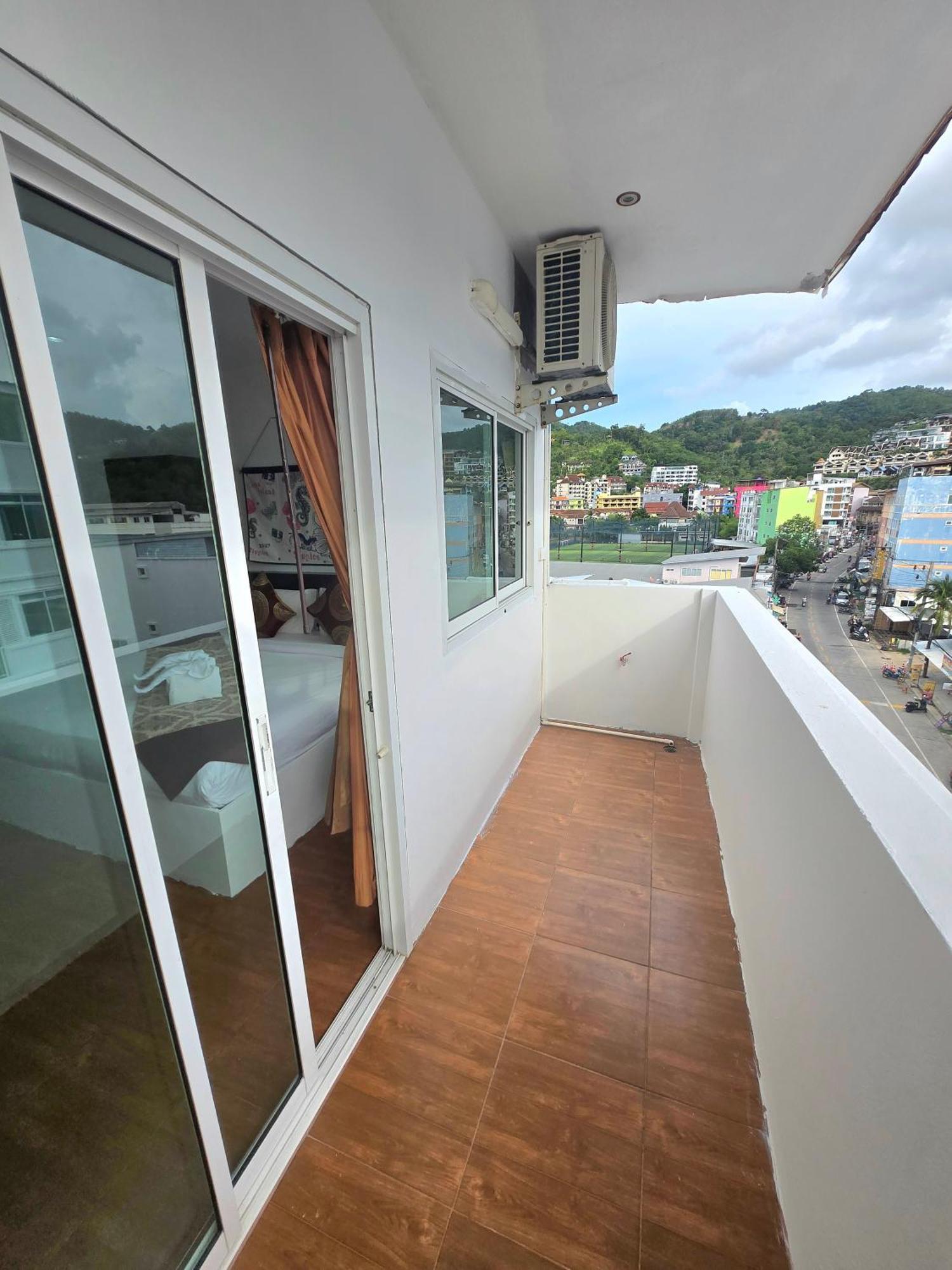 Happy 99 Guest House Patong Екстер'єр фото
