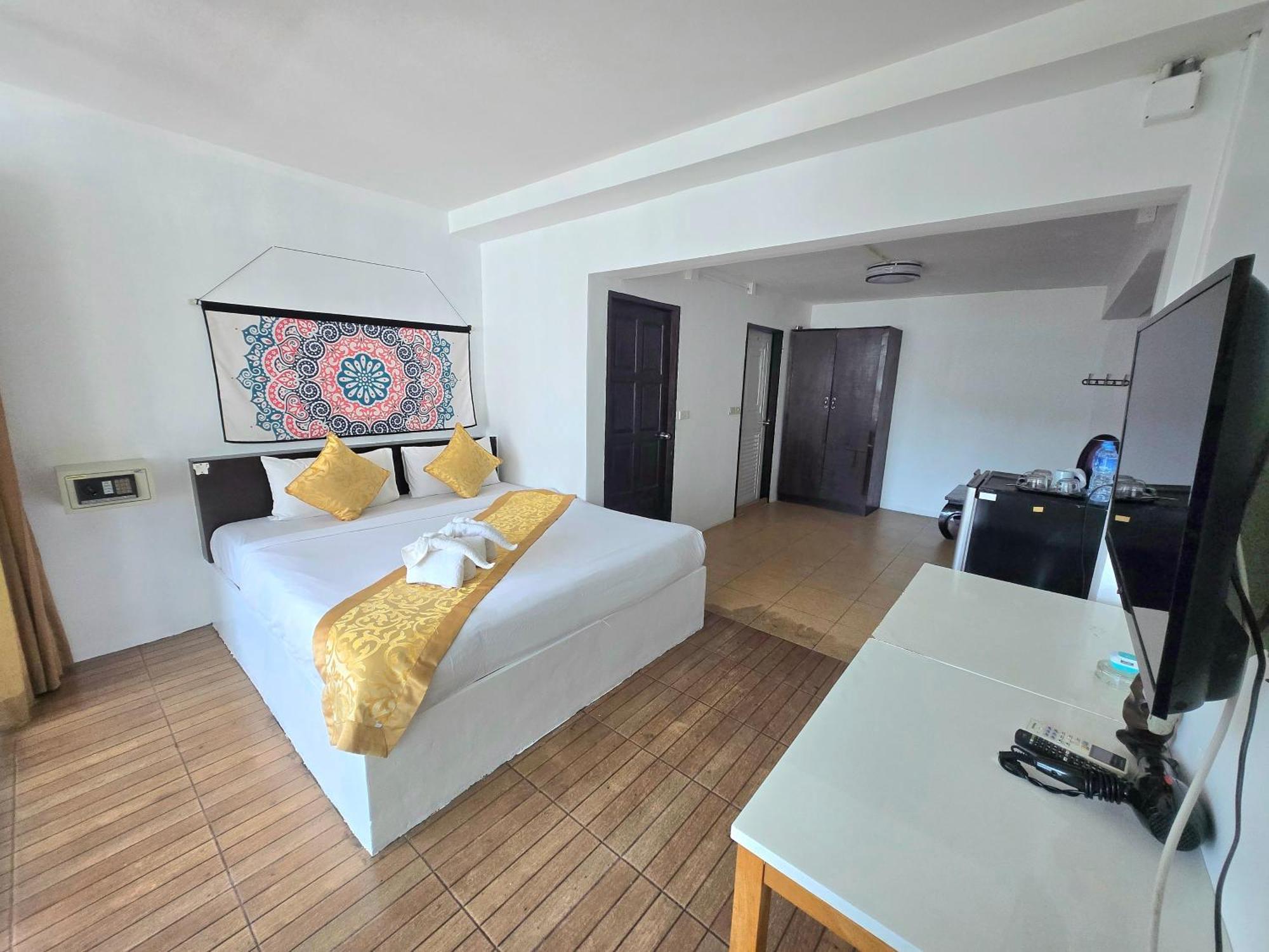 Happy 99 Guest House Patong Екстер'єр фото