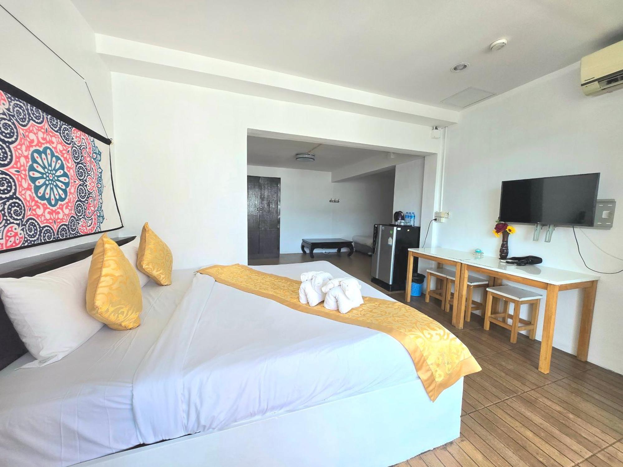 Happy 99 Guest House Patong Екстер'єр фото